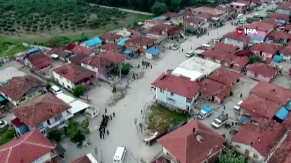 Son dakika haber | Sakarya'da sosyal medyaya ellerinde silahla video yükleyen 20 kişi gözaltına alındı